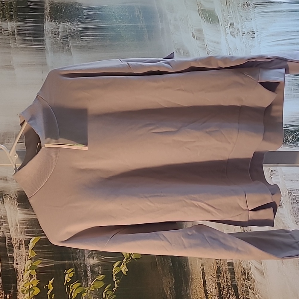 New with tags! All In Motion Womens XXL soft Lilac long sleeve cropped pullover